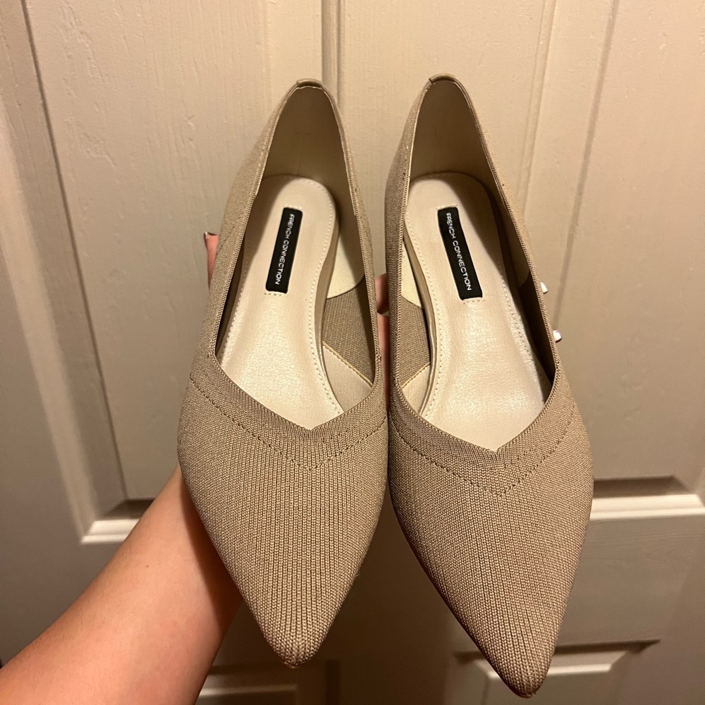 French Connection brand Woven fabric khaki women’s pumps. New w/o tags.